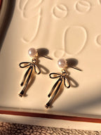 Bowtiful pearl Earrings