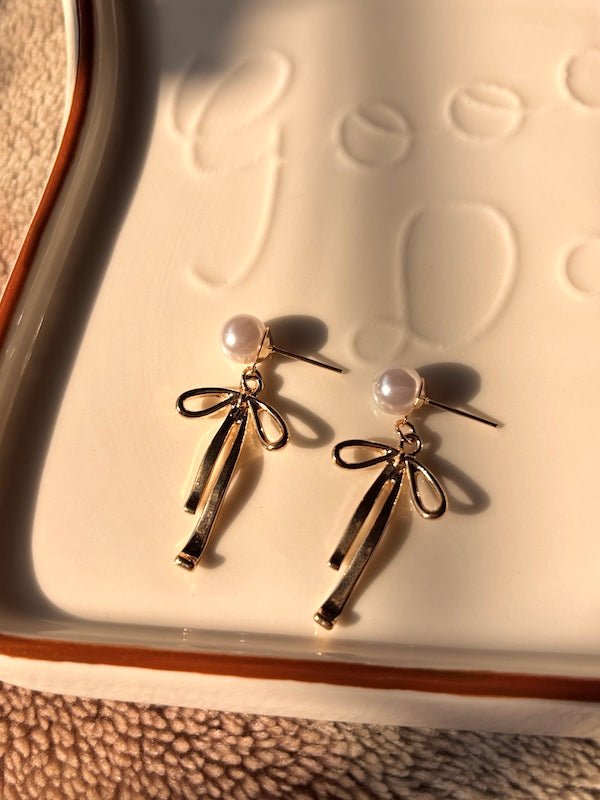 Bowtiful pearl Earrings - Comfy Nights