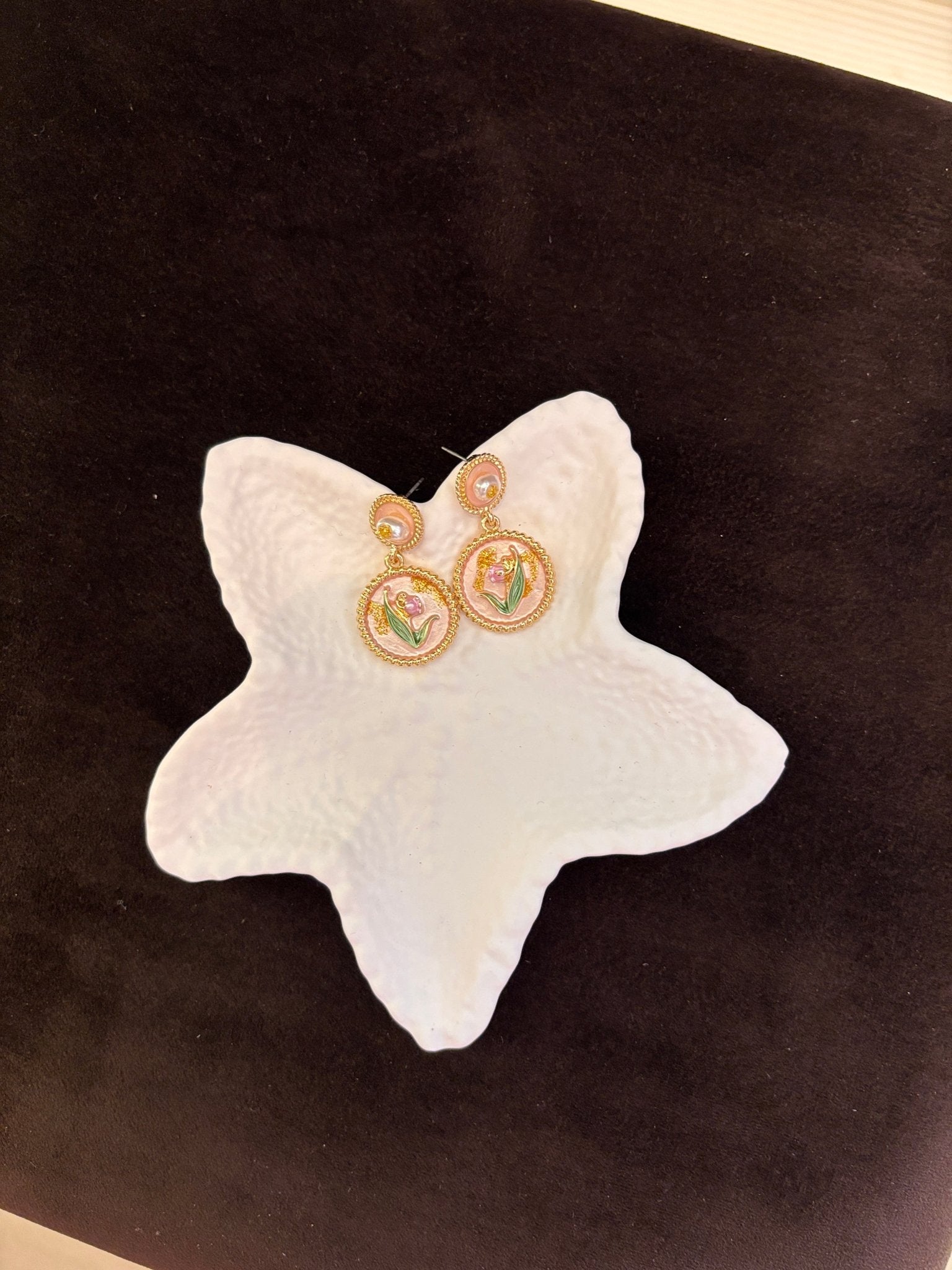 Ethereal touch Earrings - Comfy Nights