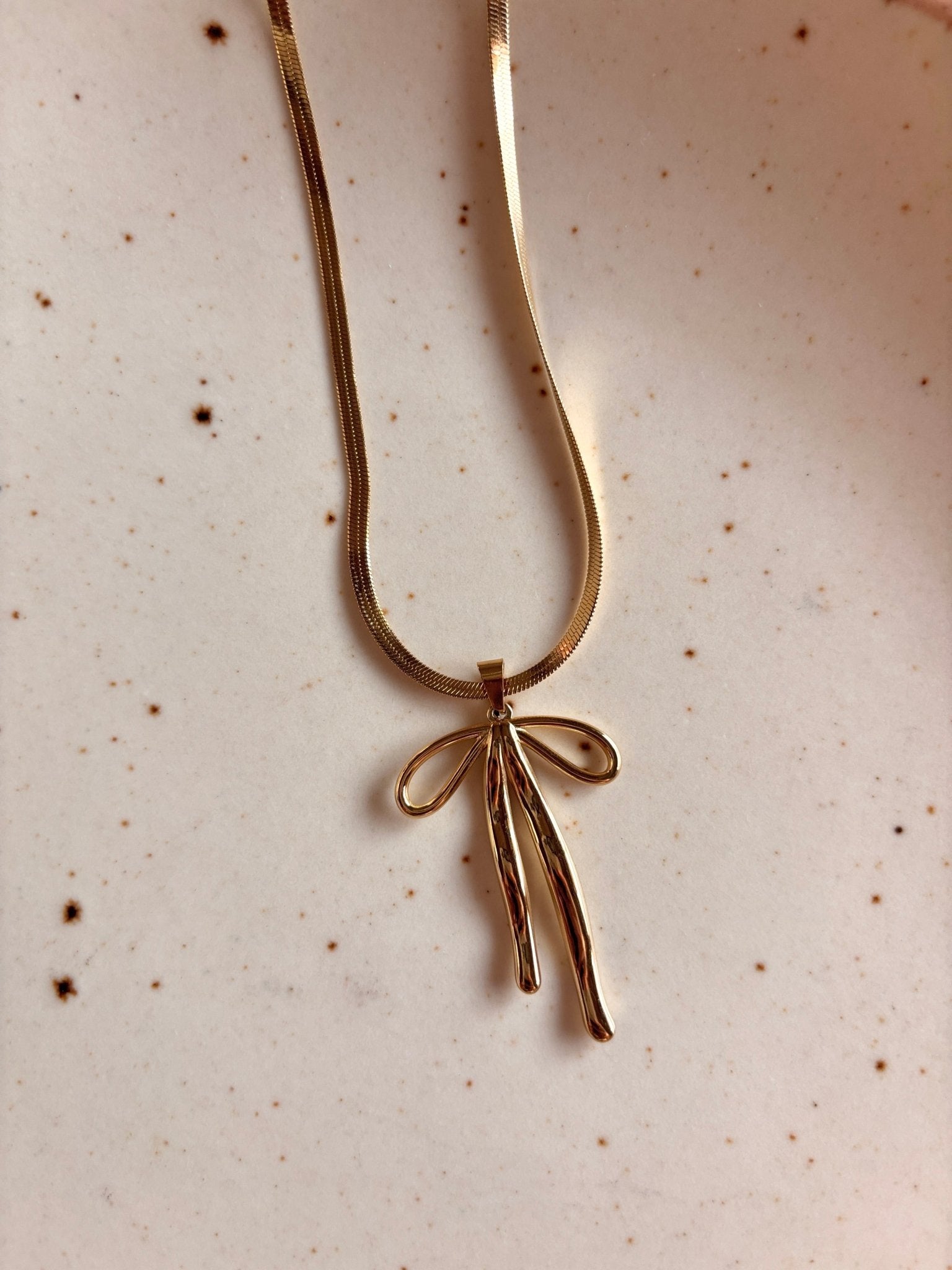 Whimsical knot Necklace - Comfy Nights